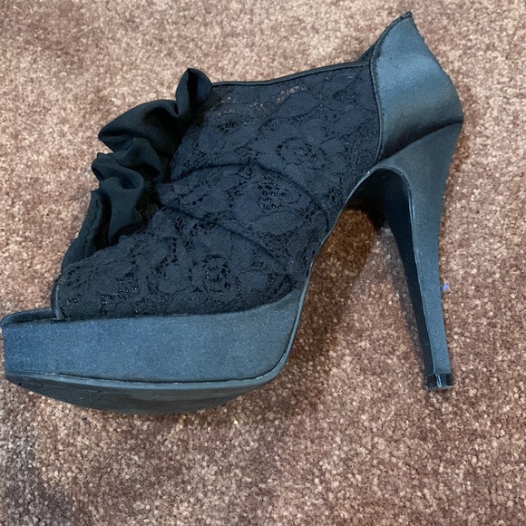 Kardashian Heel - Picture 5 of 6